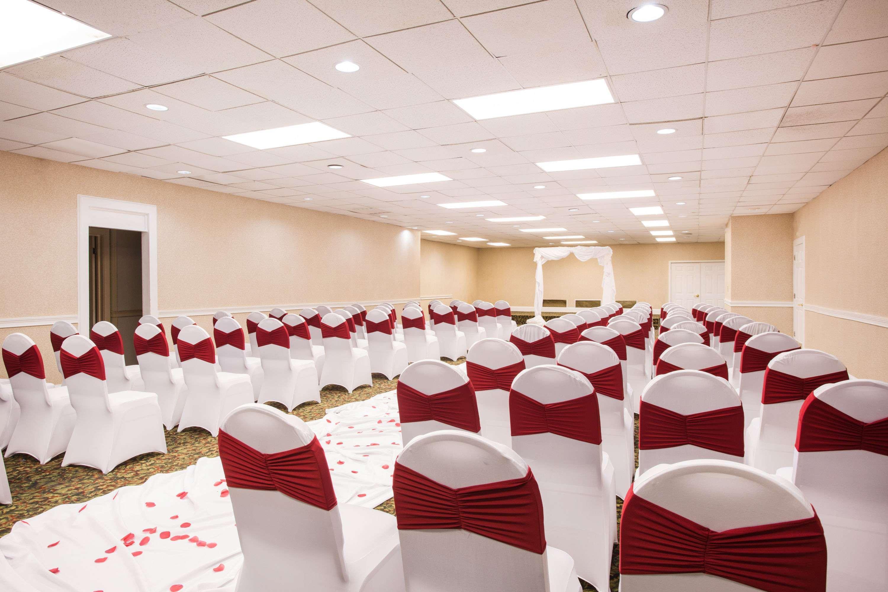Ramada By Wyndham & Suites וורנר רובינס מראה חיצוני תמונה