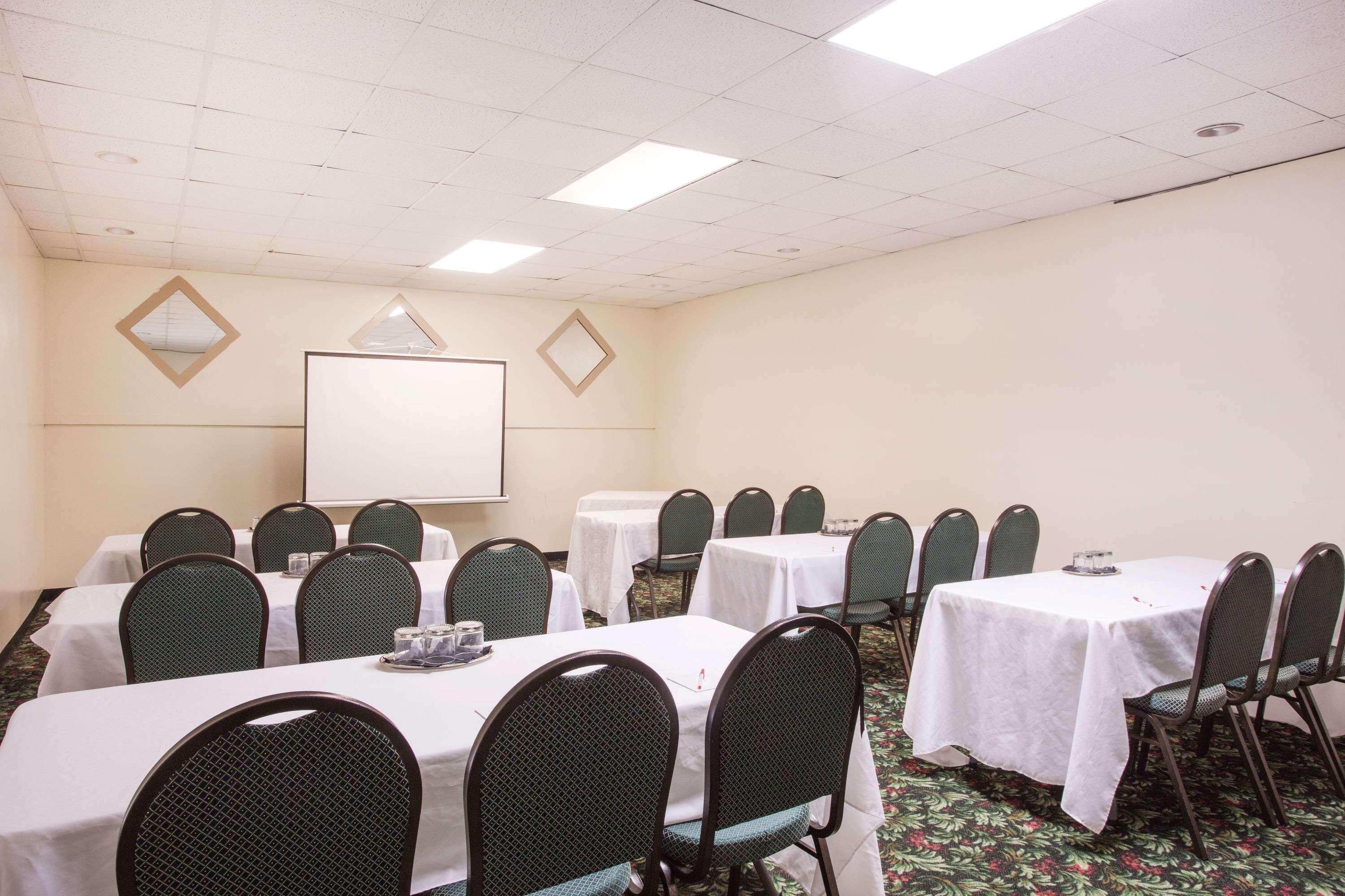 Ramada By Wyndham & Suites וורנר רובינס מראה חיצוני תמונה