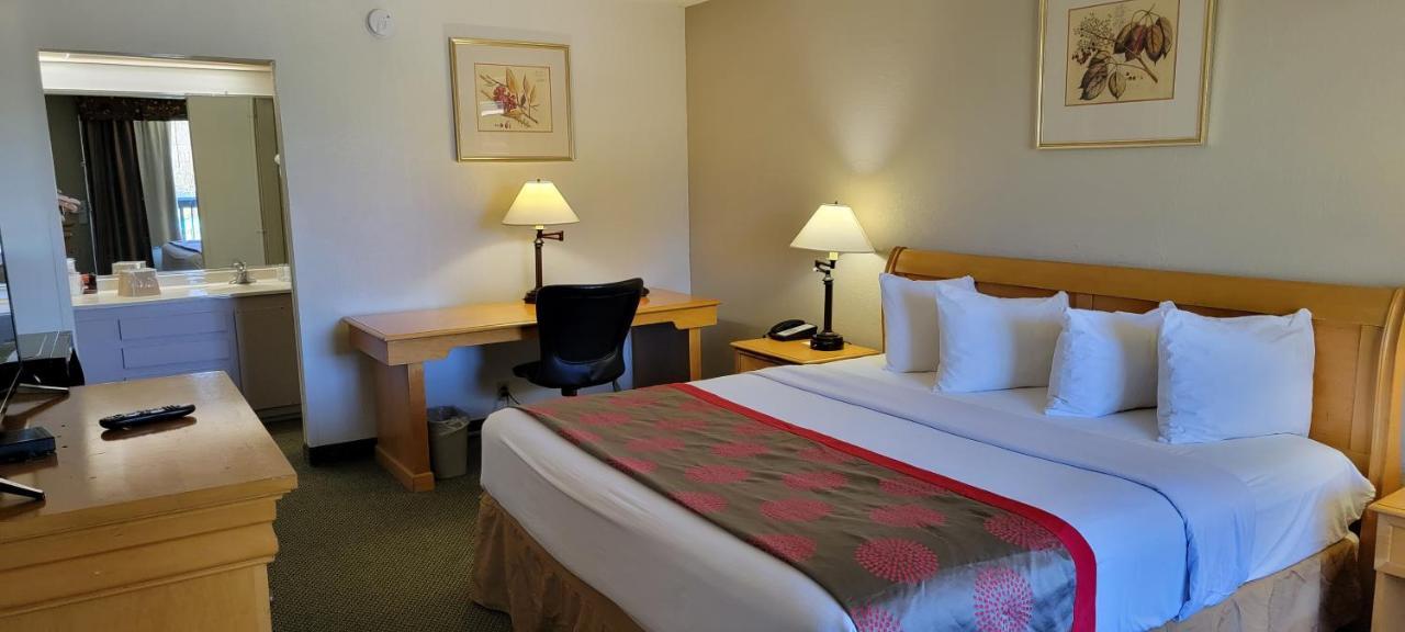 Ramada By Wyndham & Suites וורנר רובינס מראה חיצוני תמונה