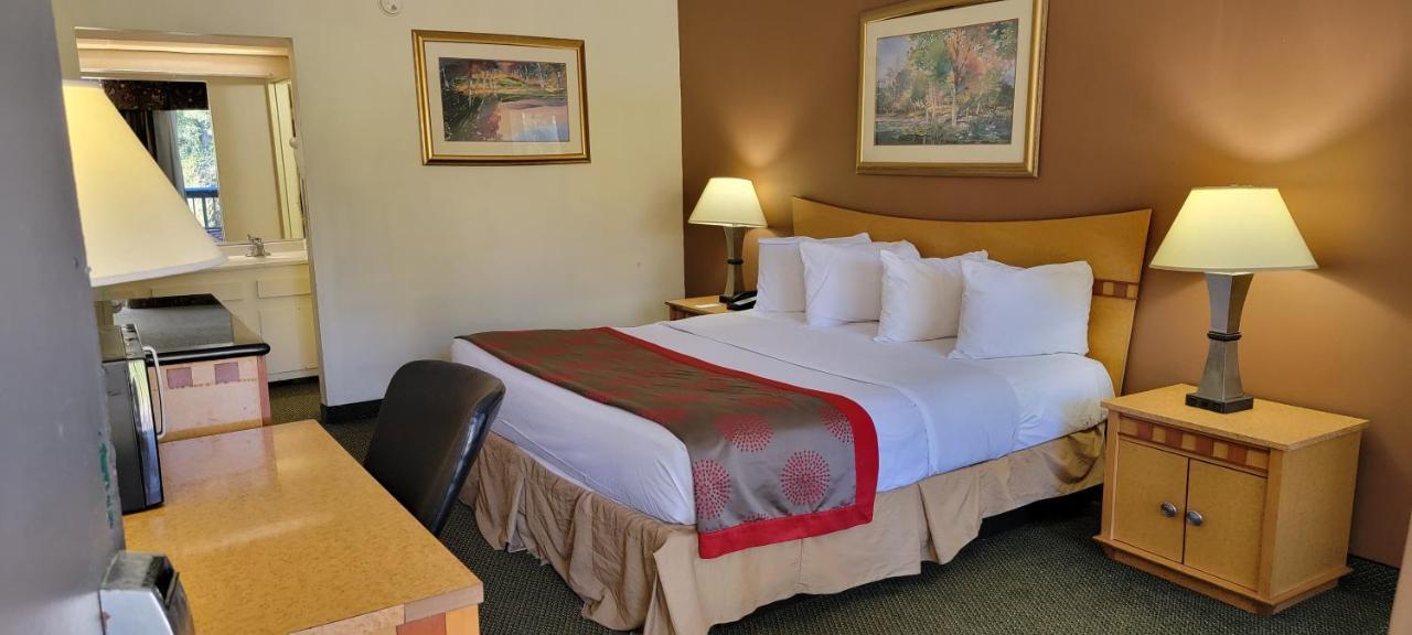 Ramada By Wyndham & Suites וורנר רובינס מראה חיצוני תמונה