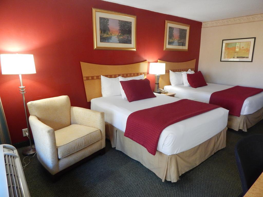 Ramada By Wyndham & Suites וורנר רובינס מראה חיצוני תמונה