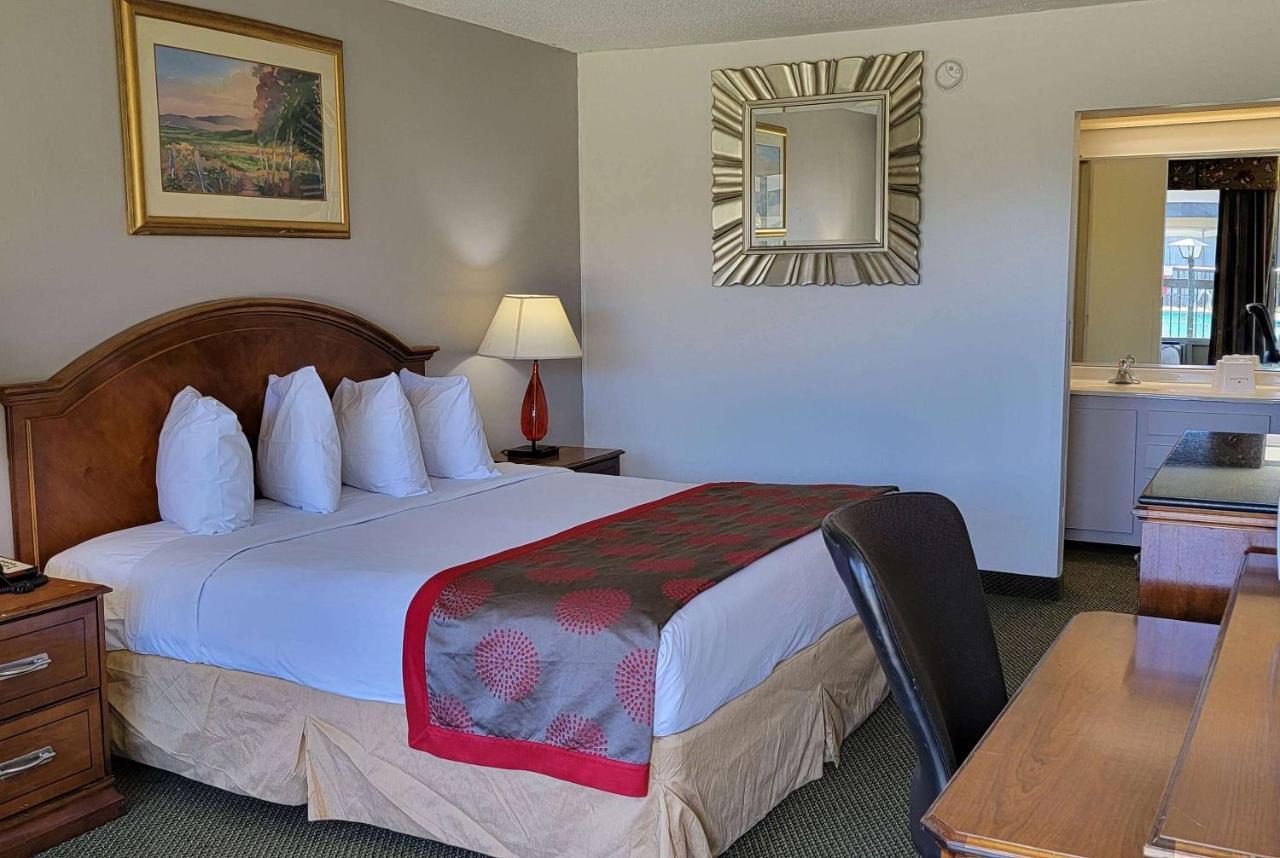 Ramada By Wyndham & Suites וורנר רובינס מראה חיצוני תמונה