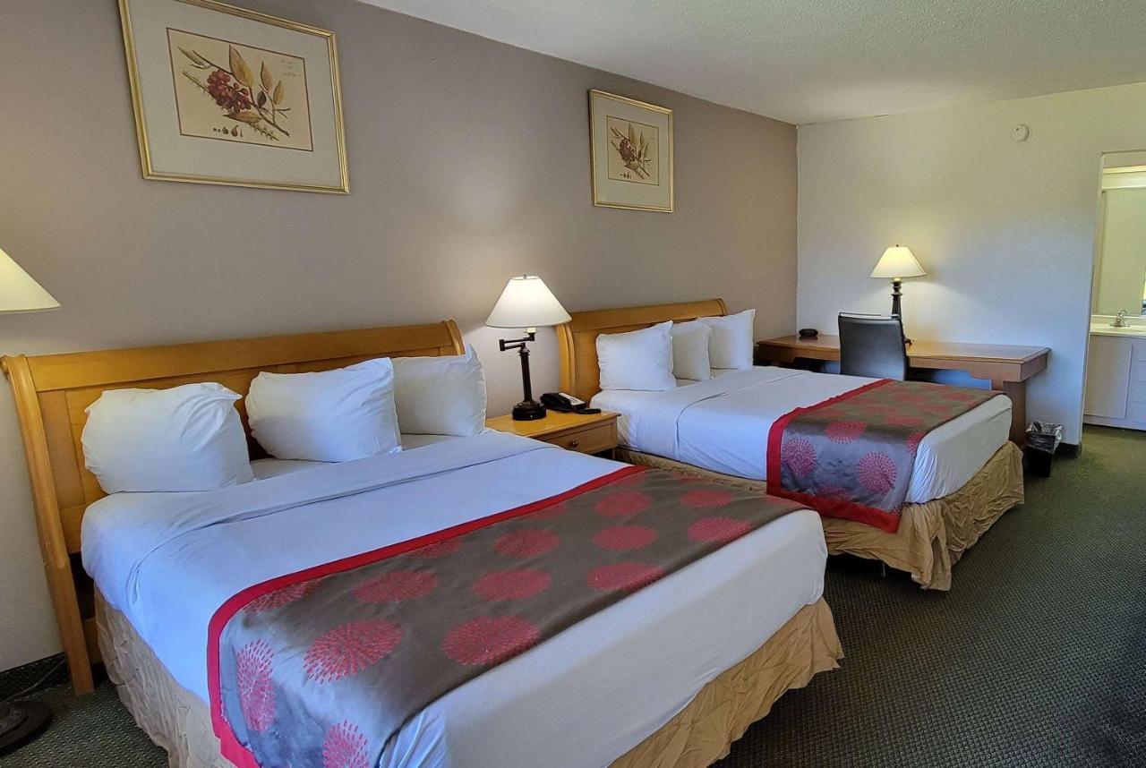 Ramada By Wyndham & Suites וורנר רובינס מראה חיצוני תמונה