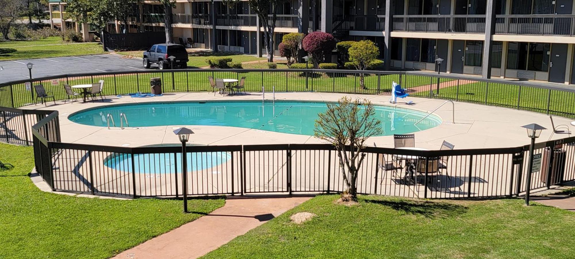 Ramada By Wyndham & Suites וורנר רובינס מראה חיצוני תמונה