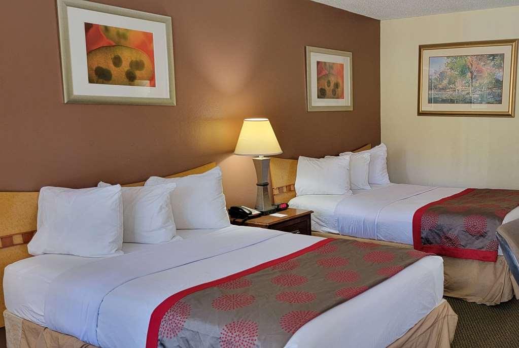 Ramada By Wyndham & Suites וורנר רובינס חדר תמונה