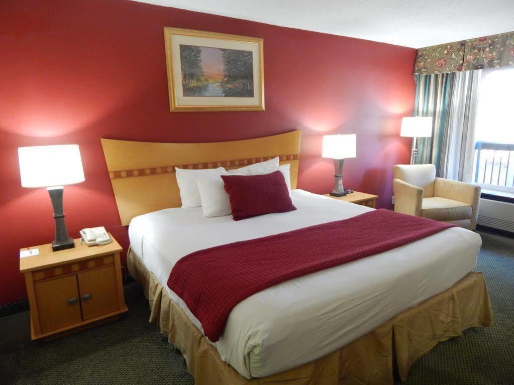 Ramada By Wyndham & Suites וורנר רובינס מראה חיצוני תמונה