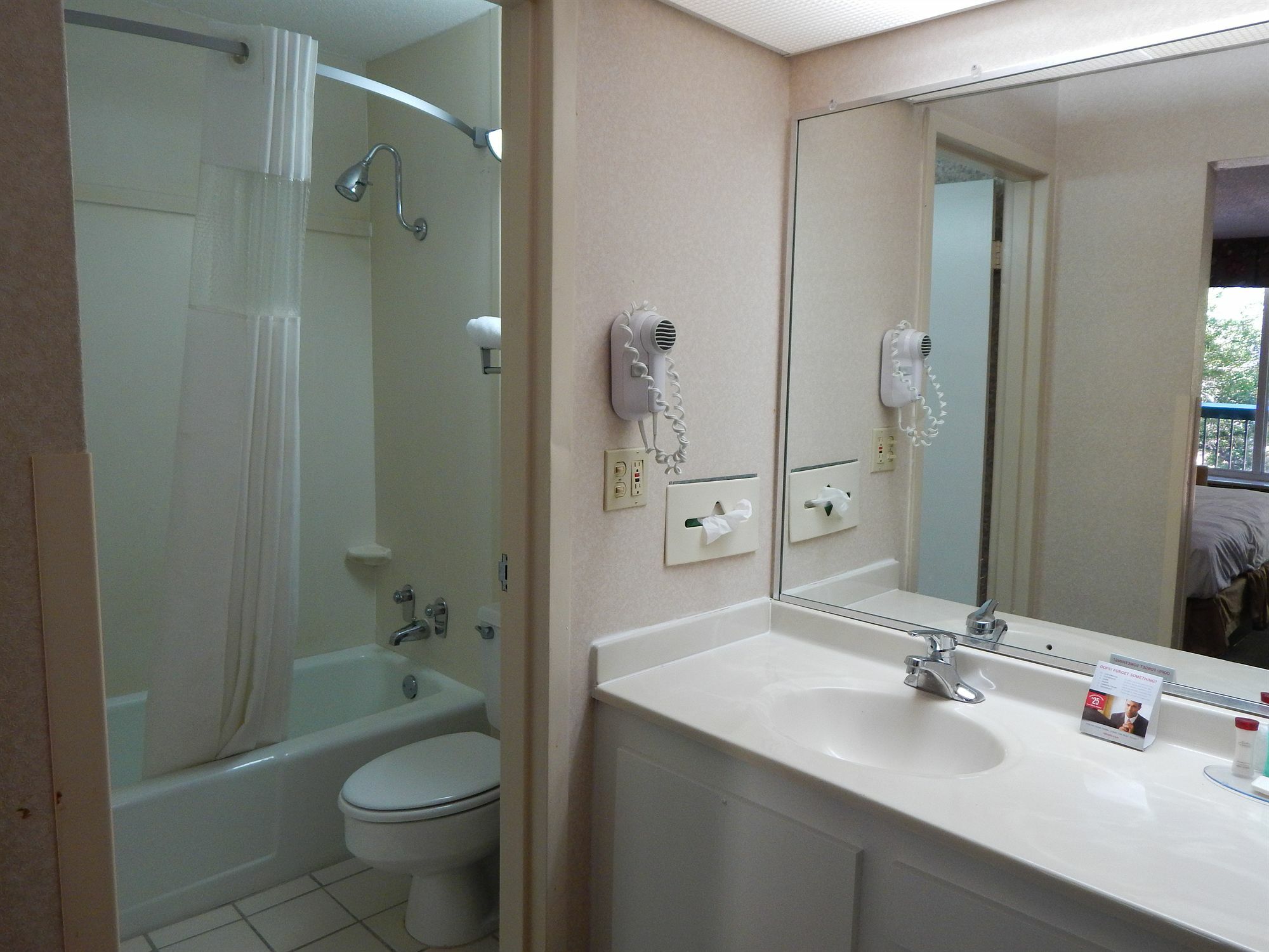 Ramada By Wyndham & Suites וורנר רובינס מראה חיצוני תמונה