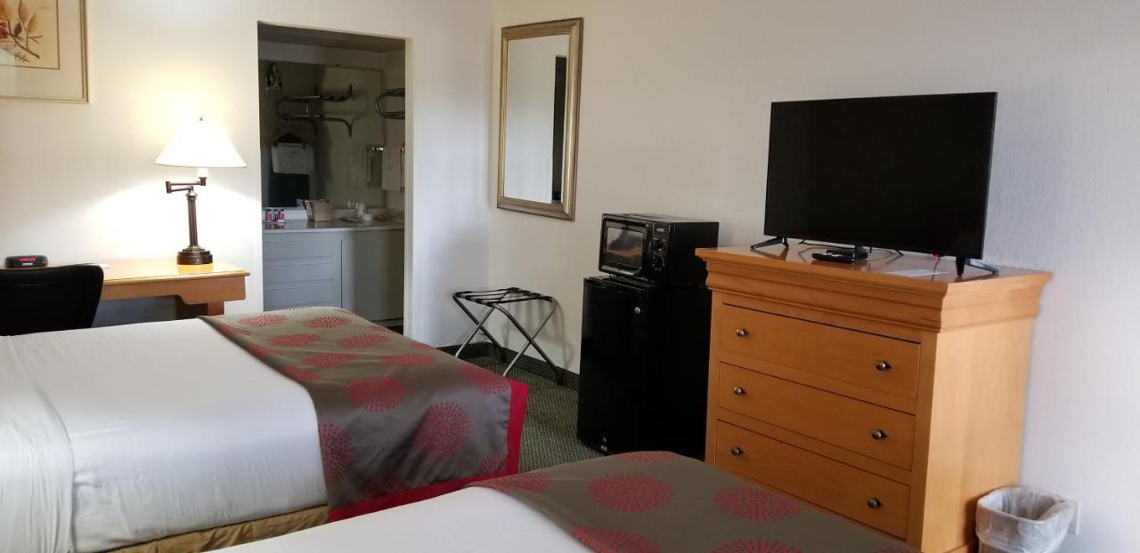Ramada By Wyndham & Suites וורנר רובינס מראה חיצוני תמונה